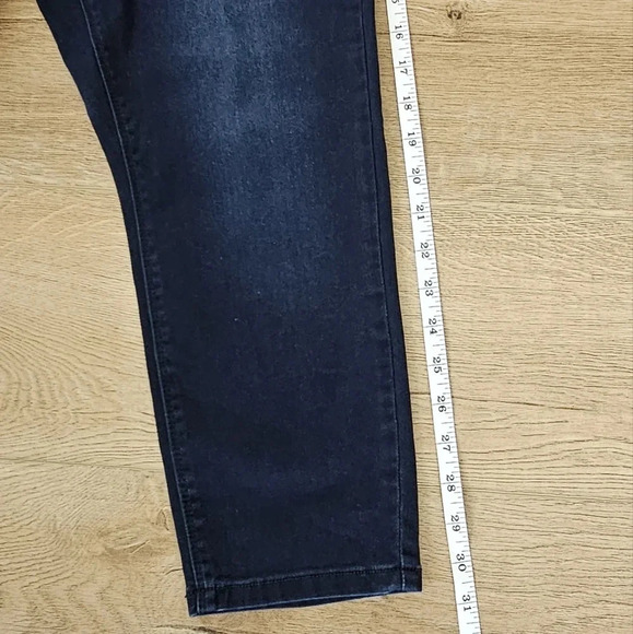 High Rise Capri - Picture 8 of 10